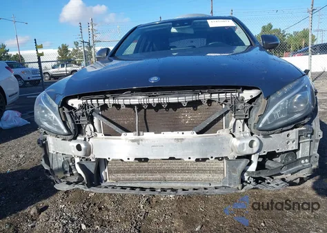 2016 Mercedes-Benz C 300 z USA, uszkodzony, nr VIN 55SWF4JB3GU144457